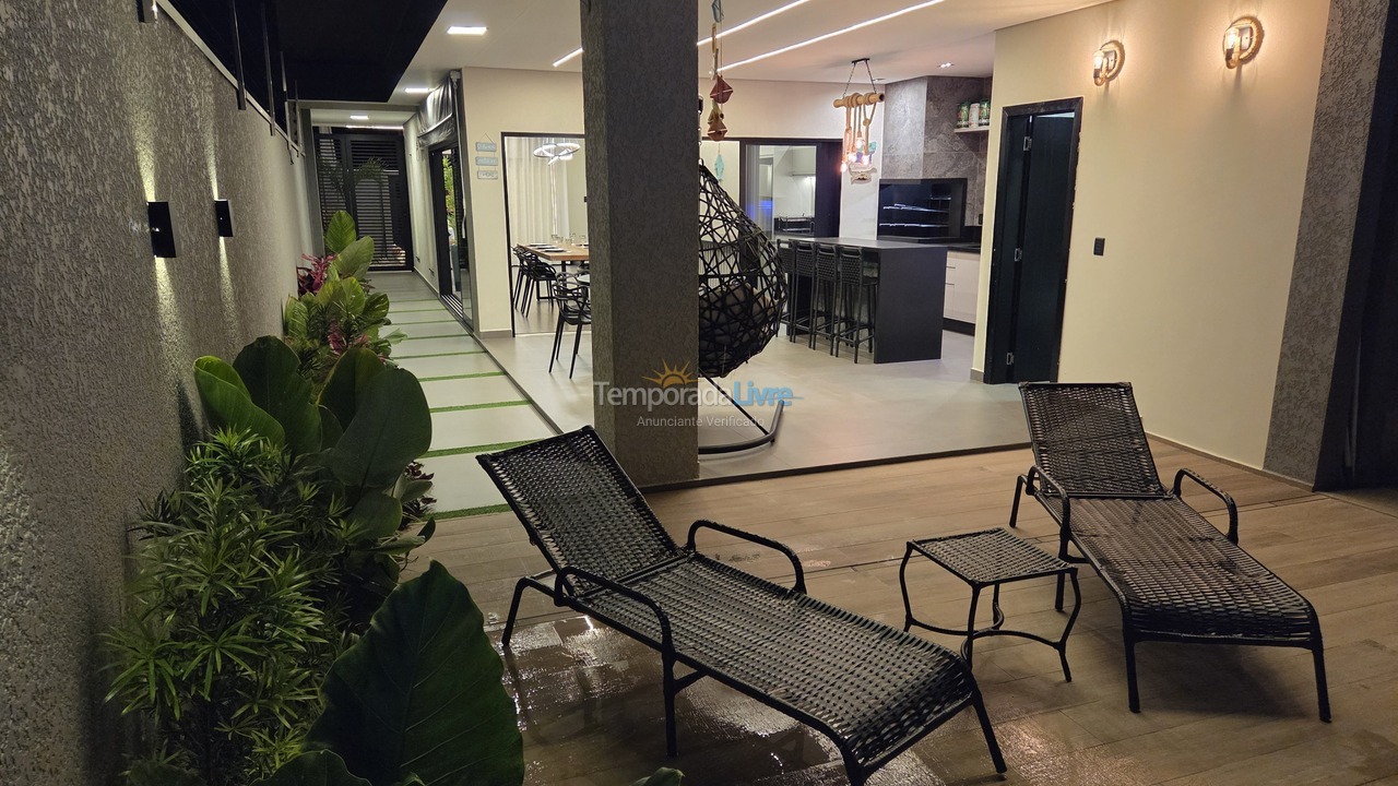 Casa para aluguel de temporada em Itapoá (Itapema do Norte)