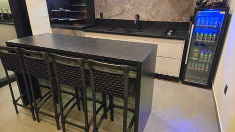 Sobrado Alto padrão com piscina aquecida em Itapoá-SC.