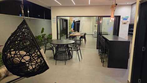 Sobrado Alto padrão com piscina aquecida em Itapoá-SC.