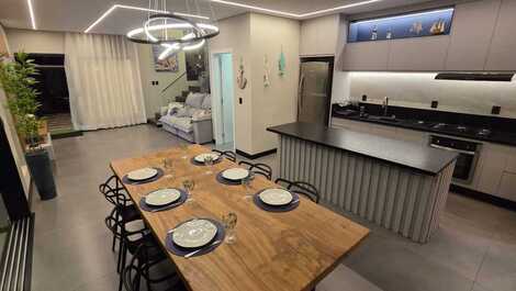 Sobrado Alto padrão com piscina aquecida em Itapoá-SC.