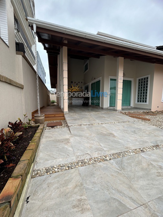 Casa para alquiler de vacaciones em Bombinhas (Praia de Bombas)