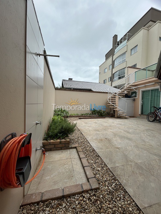 Casa para alquiler de vacaciones em Bombinhas (Praia de Bombas)