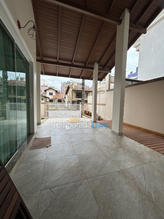 Casa para alquiler de vacaciones em Bombinhas (Praia de Bombas)