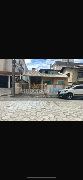 Casa para alquiler de vacaciones em Bombinhas (Praia de Bombas)