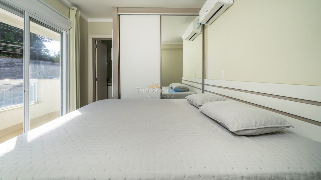 Apartamento para aluguel de temporada em Bombinhas (Praia de Quatro Ilhas)