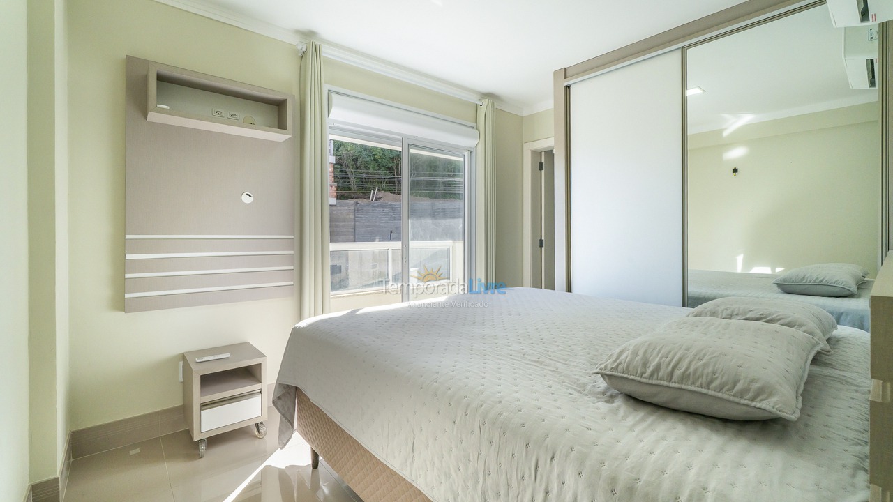 Apartamento para aluguel de temporada em Bombinhas (Praia de Quatro Ilhas)