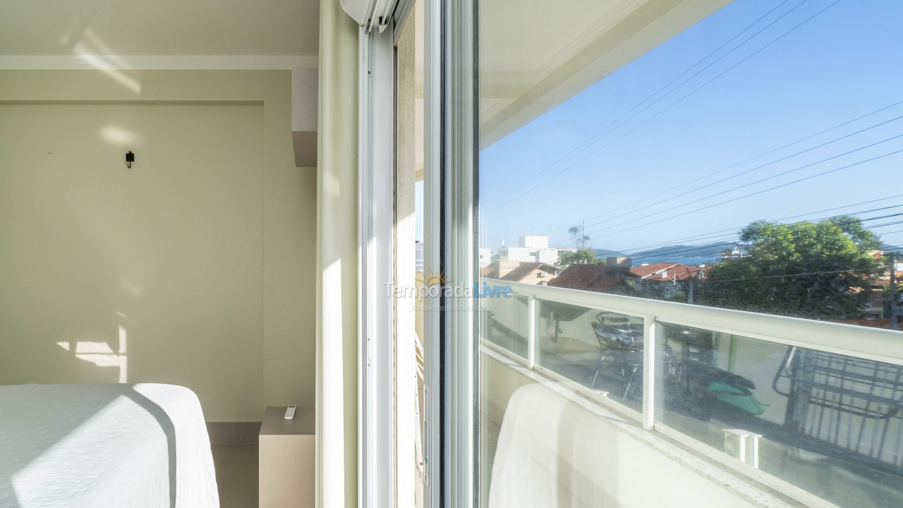 Apartamento para aluguel de temporada em Bombinhas (Praia de Quatro Ilhas)