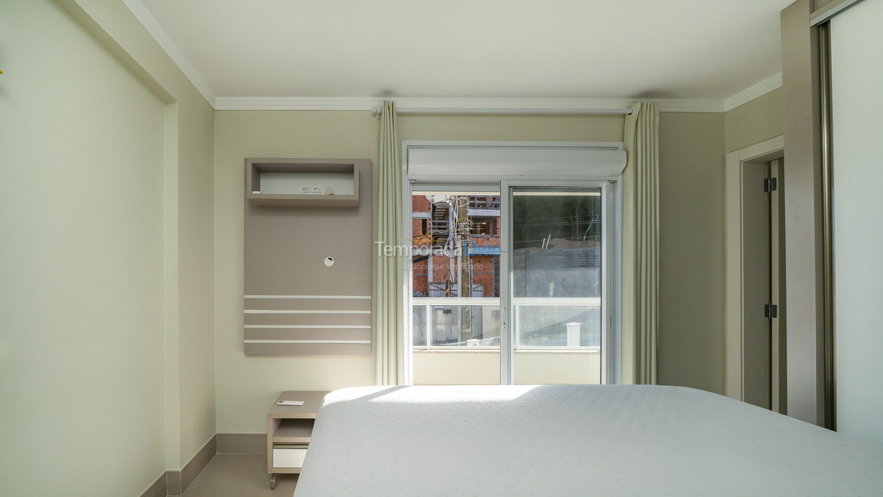 Apartamento para aluguel de temporada em Bombinhas (Praia de Quatro Ilhas)