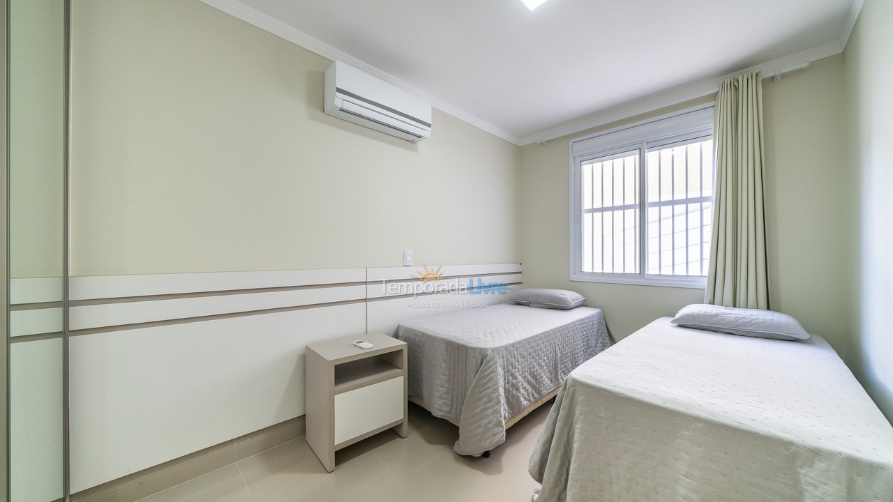 Apartamento para aluguel de temporada em Bombinhas (Praia de Quatro Ilhas)