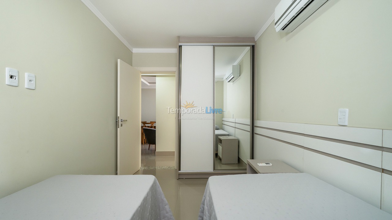 Apartamento para aluguel de temporada em Bombinhas (Praia de Quatro Ilhas)