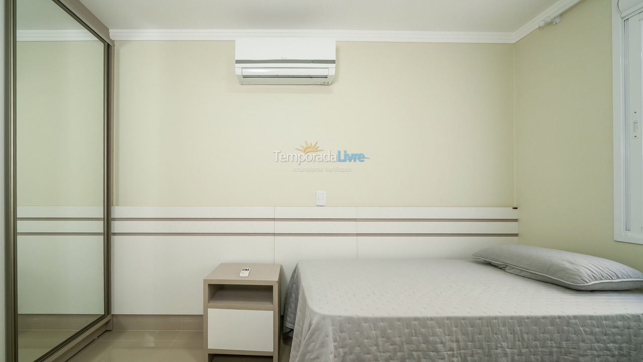 Apartamento para aluguel de temporada em Bombinhas (Praia de Quatro Ilhas)