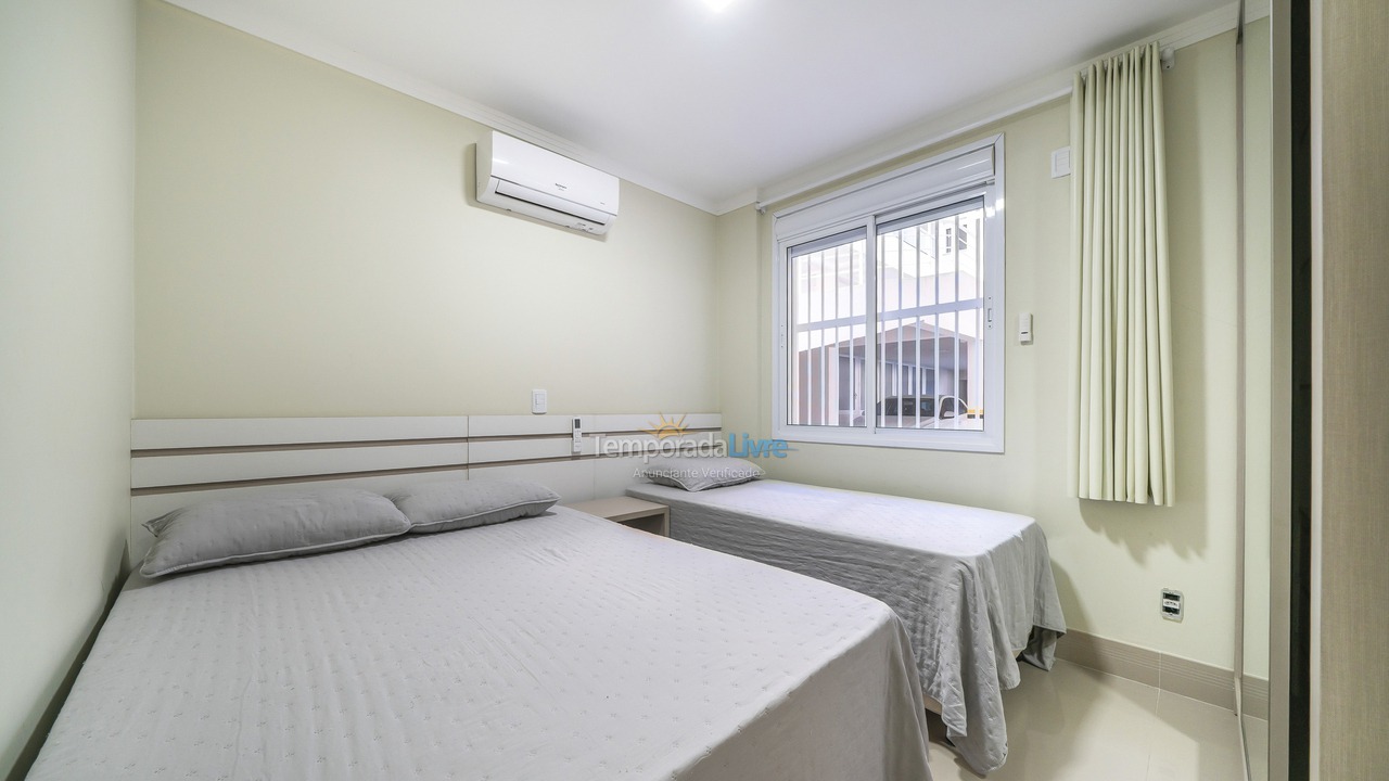 Apartamento para aluguel de temporada em Bombinhas (Praia de Quatro Ilhas)