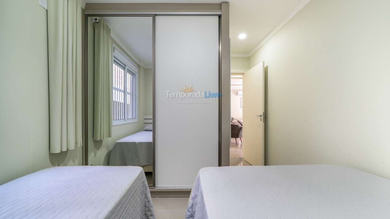 Apartamento para aluguel de temporada em Bombinhas (Praia de Quatro Ilhas)