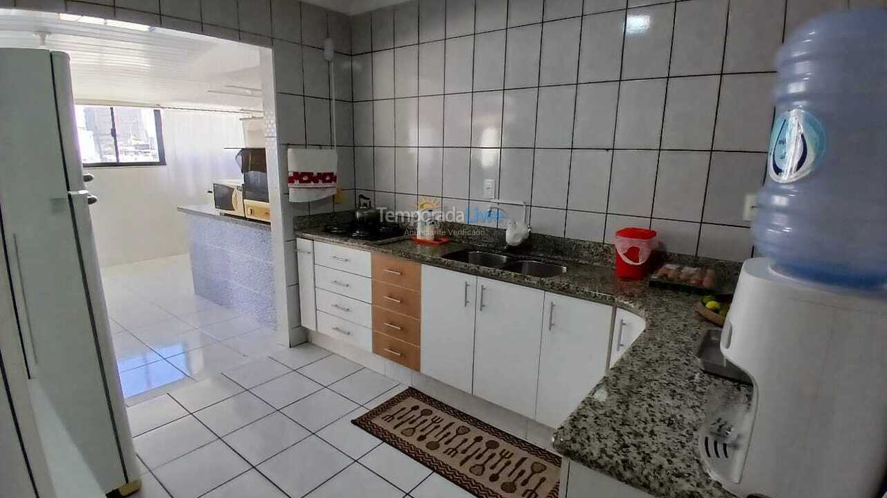 Apartamento para aluguel de temporada em Itapema (Meia Praia)