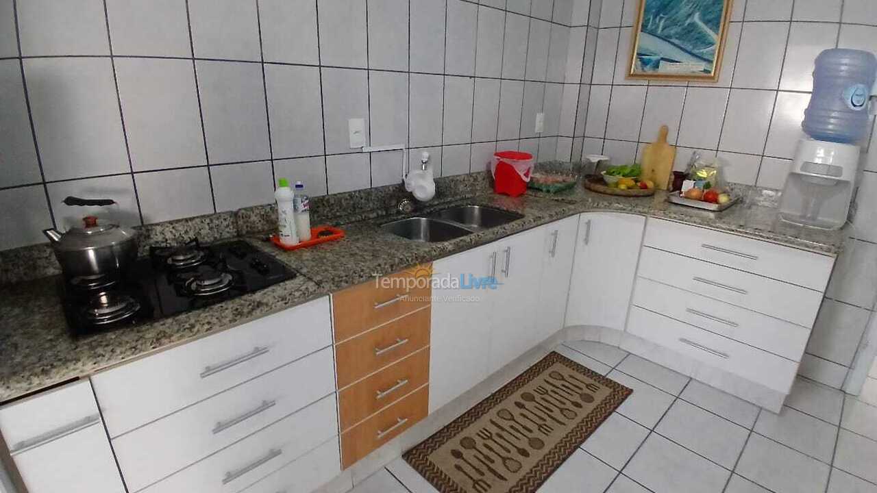 Apartamento para aluguel de temporada em Itapema (Meia Praia)