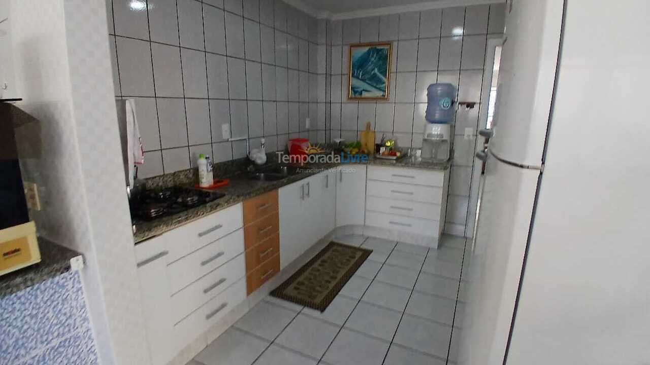 Apartamento para aluguel de temporada em Itapema (Meia Praia)