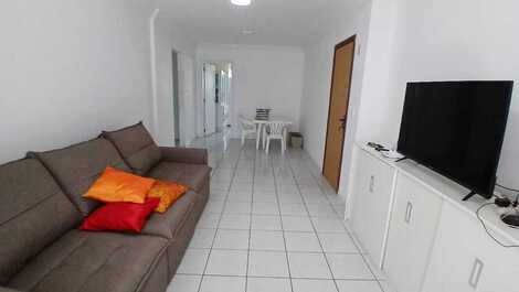 Apartamento com ampla sacada a 120m da praia