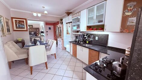 Locação Temporada frente mar 2 quartos, centro Balneário Camboriú