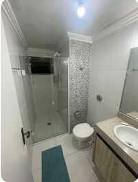 Lindo apartamento quadra mar, região central Meia Praia