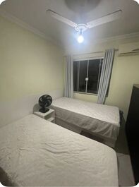 Lindo apartamento quadra mar, região central Meia Praia