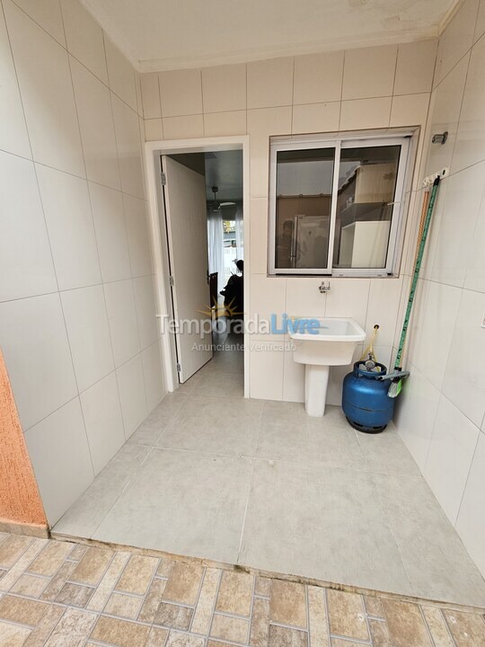 Apartamento para aluguel de temporada em Bertioga (Praia da Enseada)