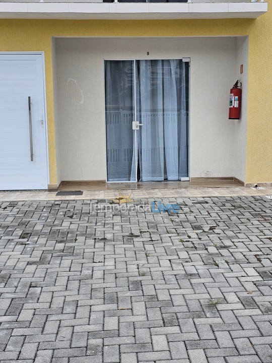 Apartamento para aluguel de temporada em Bertioga (Praia da Enseada)