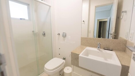 Apartment for rent in front of the sea with 4 suites in the center of Itapema