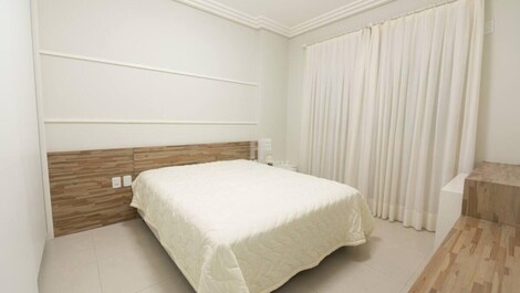 Apartment for rent in front of the sea with 4 suites in the center of Itapema