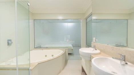 Apartment for rent in front of the sea with 4 suites in the center of Itapema