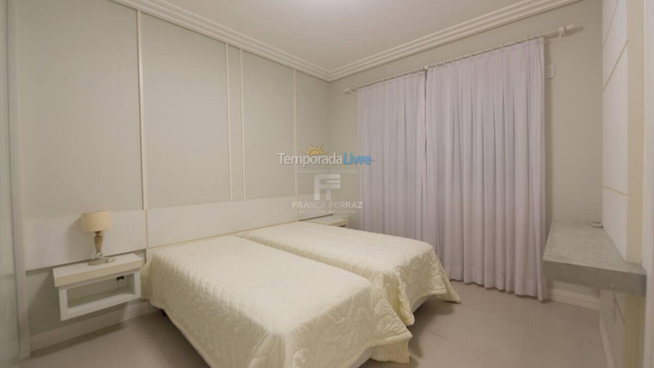 Apartment for vacation rental in Itapema (Centro)