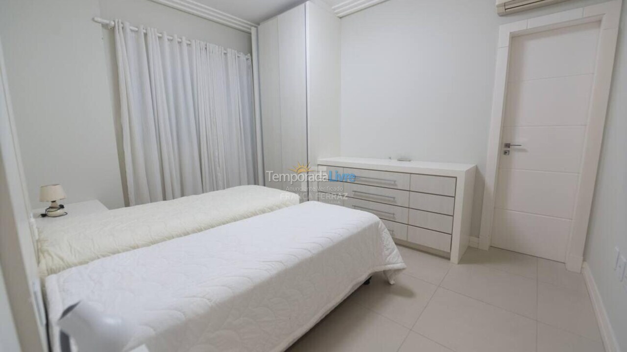 Apartment for vacation rental in Itapema (Centro)