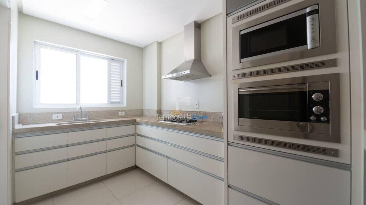 Apartment for vacation rental in Itapema (Centro)