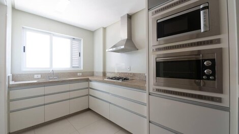 Apartment for rent in front of the sea with 4 suites in the center of Itapema