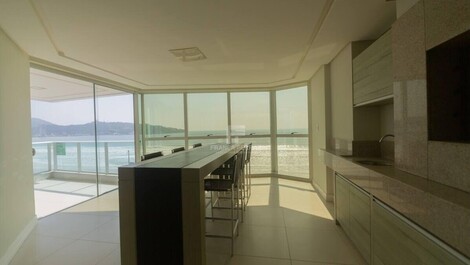 Apartment for rent in front of the sea with 4 suites in the center of Itapema