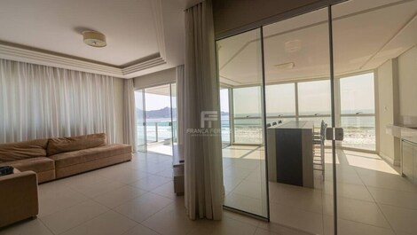 Apartment for rent in front of the sea with 4 suites in the center of Itapema