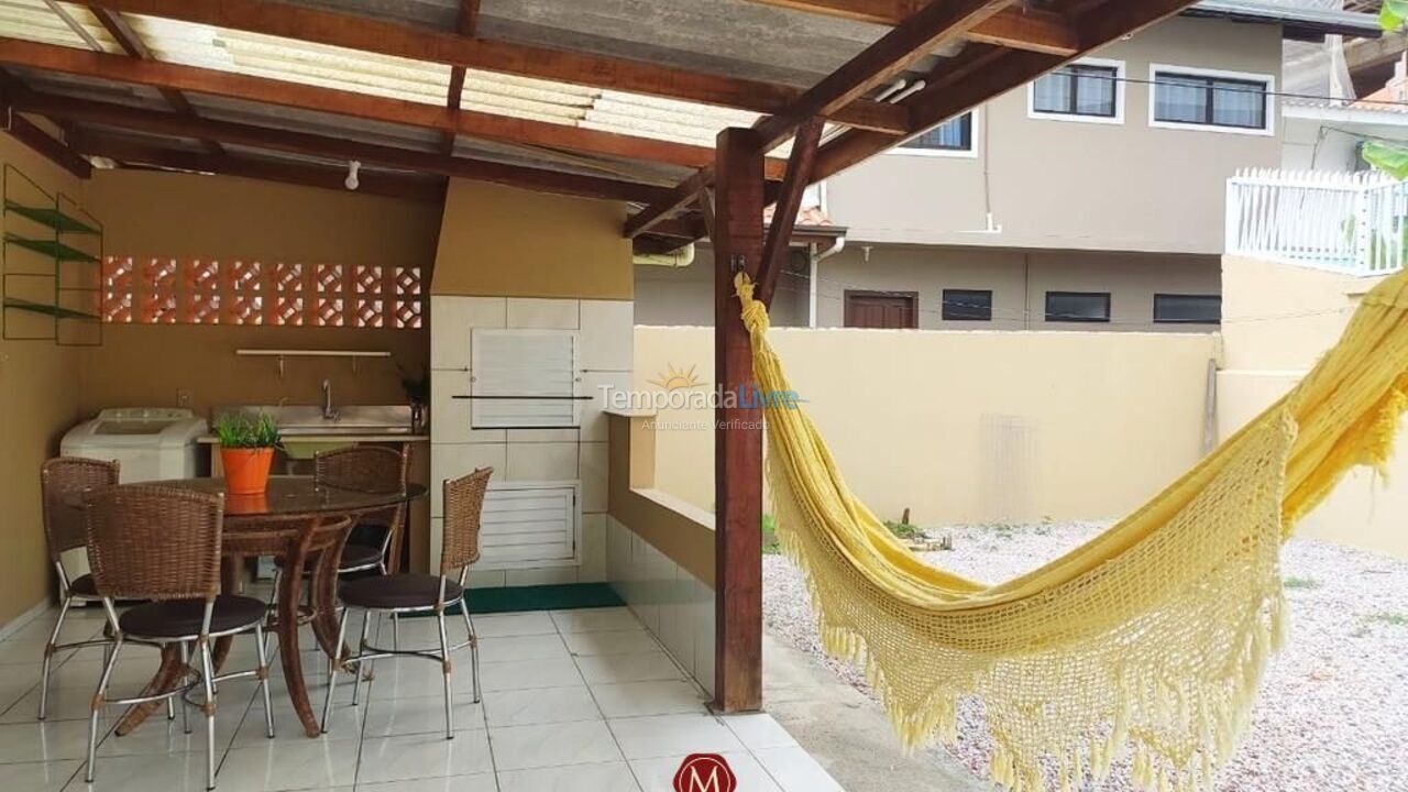 Casa para aluguel de temporada em Bombinhas (Canto Grande)