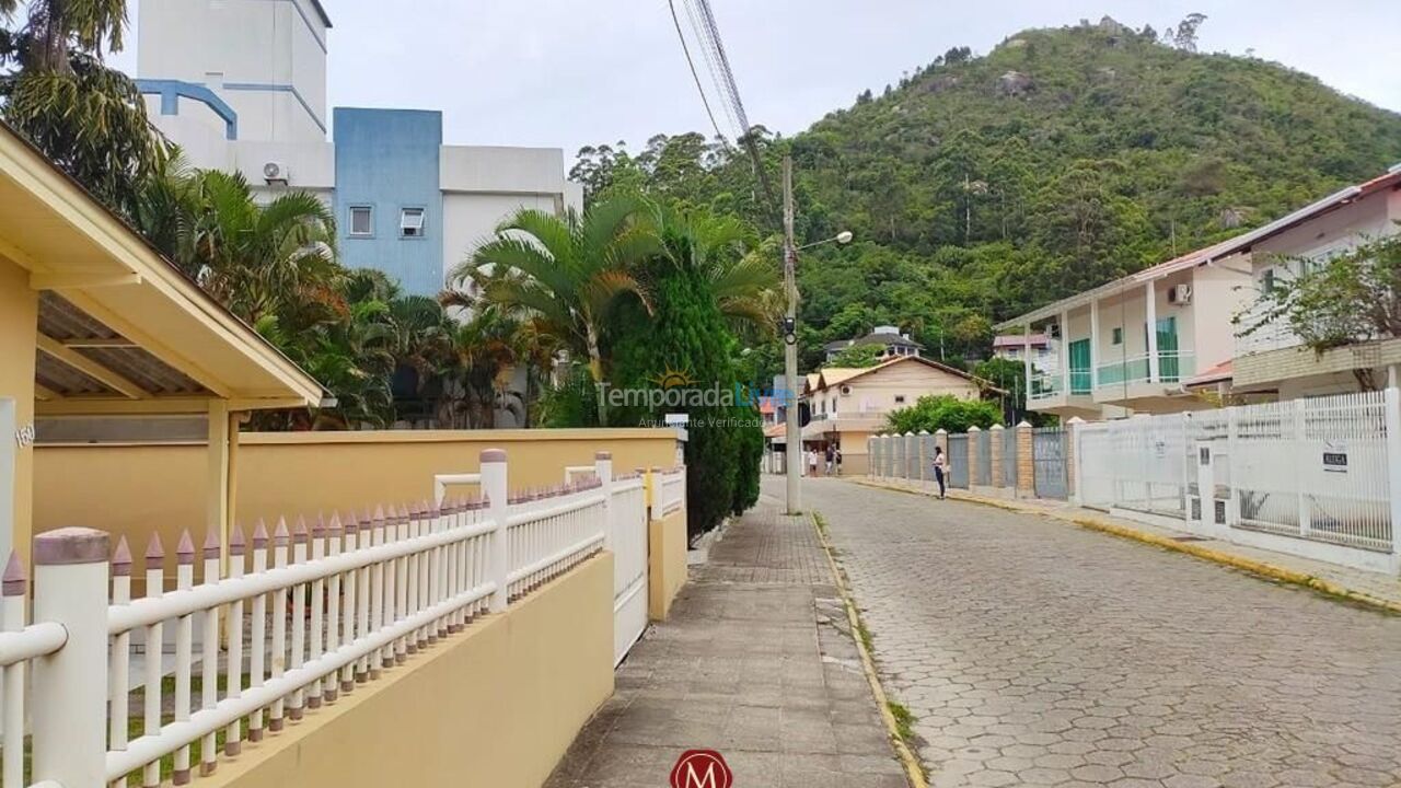 Casa para aluguel de temporada em Bombinhas (Canto Grande)