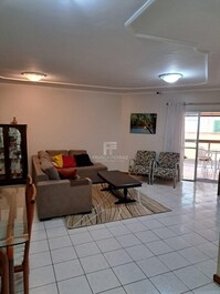 2-Bedroom Oceanfront Apartment for Vacation Rentals - Downtown Itapema