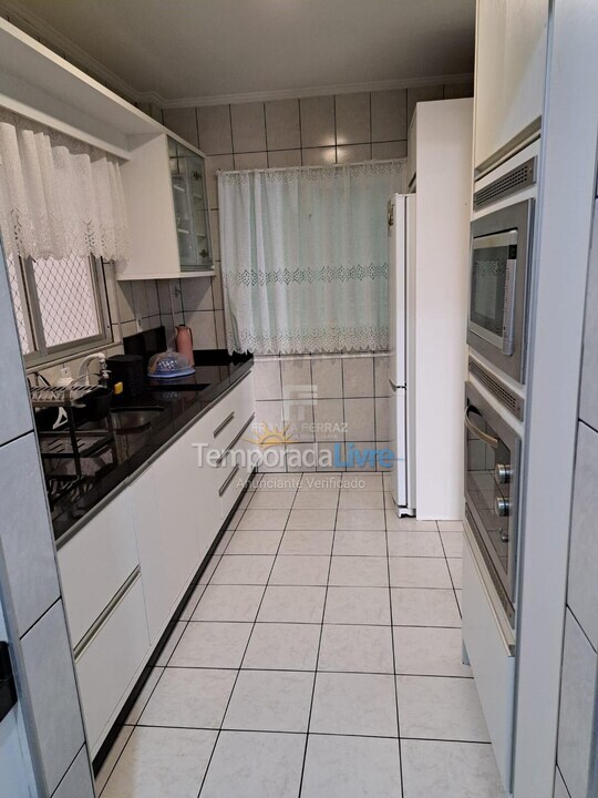 Apartment for vacation rental in Itapema (Centro)