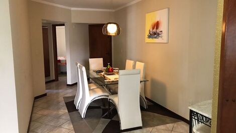 Gran apartamento frente a la avenida con vista al mar.