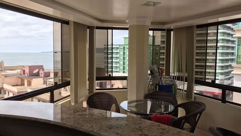 Gran apartamento frente a la avenida con vista al mar.