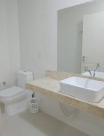 50 meters from the sea with a great location in Meia-Praia / Itapema