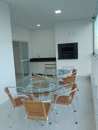 50 meters from the sea with a great location in Meia-Praia / Itapema