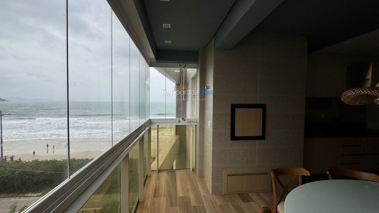 Apartamento para aluguel de temporada em Governador Celso Ramos (Praia Grande)