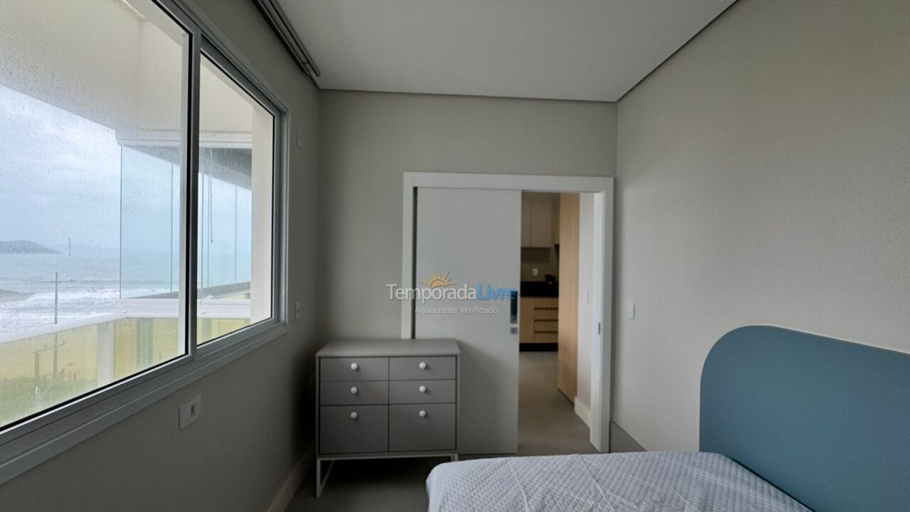 Apartamento para aluguel de temporada em Governador Celso Ramos (Praia Grande)