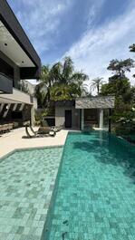 Casa moderna recién inaugurada, 5 suites y completas instalaciones de ocio en Riviera