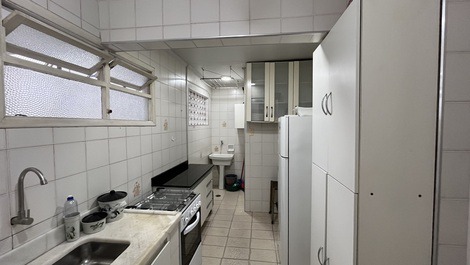 Cozinha visto da porta de entrada 