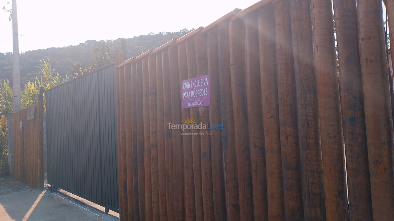 Apartamento para aluguel de temporada em Ubatuba (Maranduba)