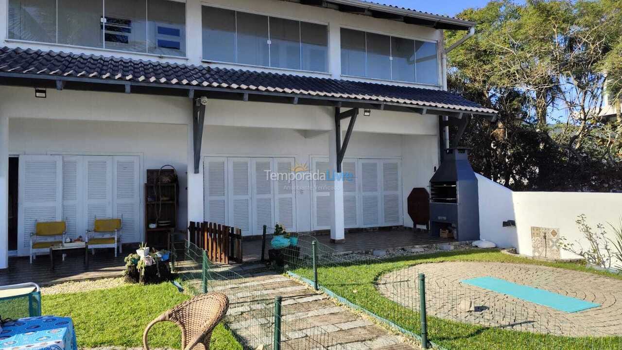 Casa para aluguel de temporada em Bombinhas (Morrinhos)