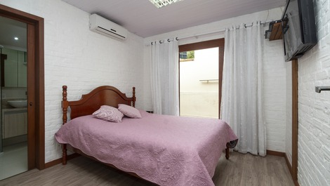 ÓTIMA CASA QUADRA MAR NA PRAIA DO CENTRO DE PORTO BELO